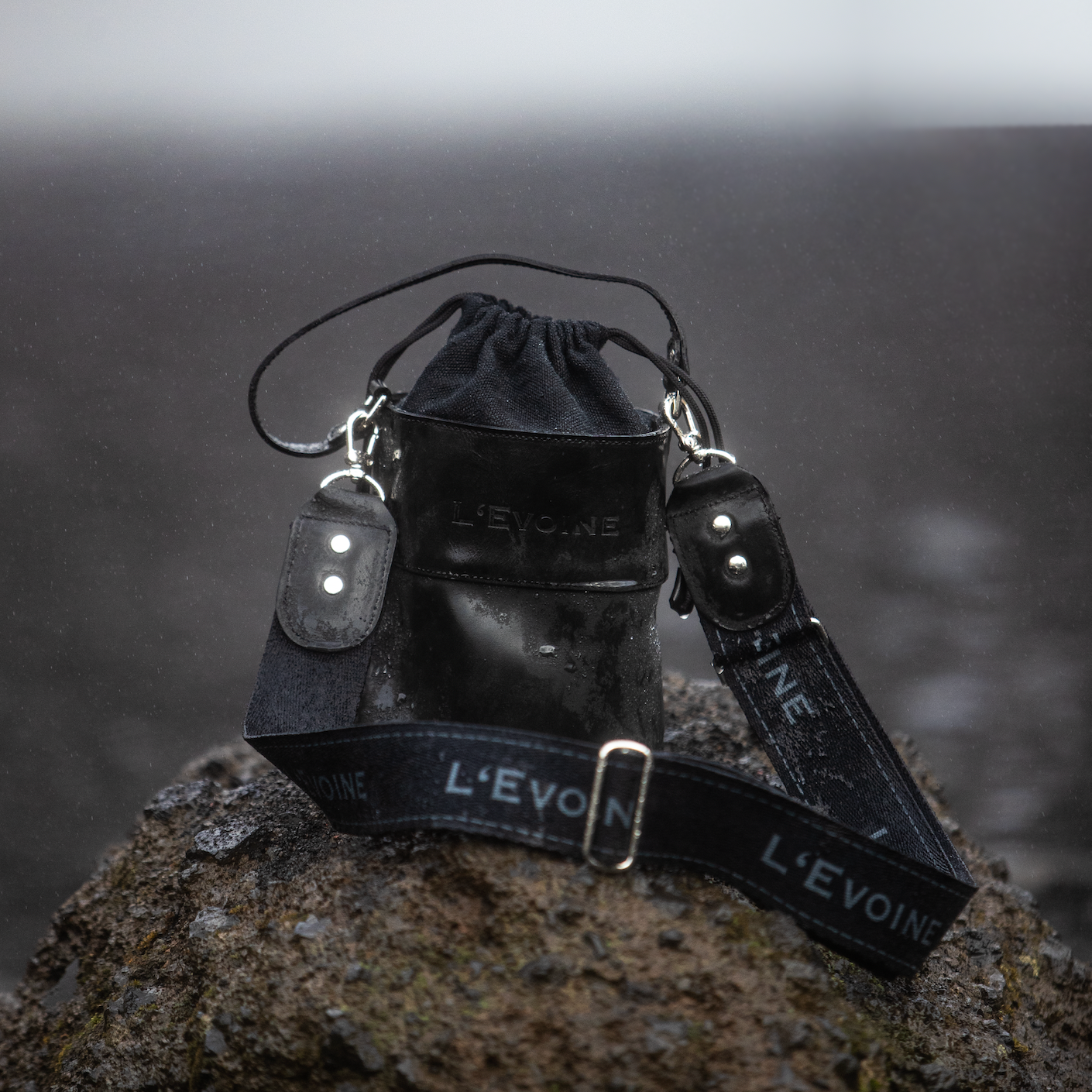 L'Evoine La Baquette Bucket bag noir