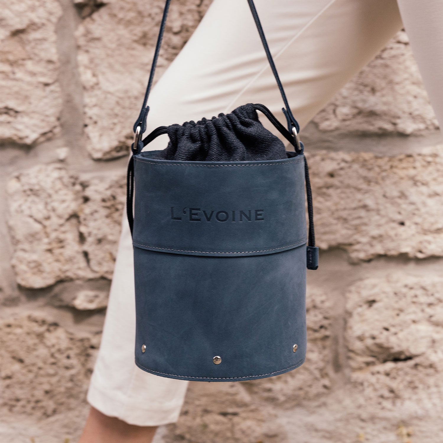 L'Evoine La Baquette Bucket bag midnight